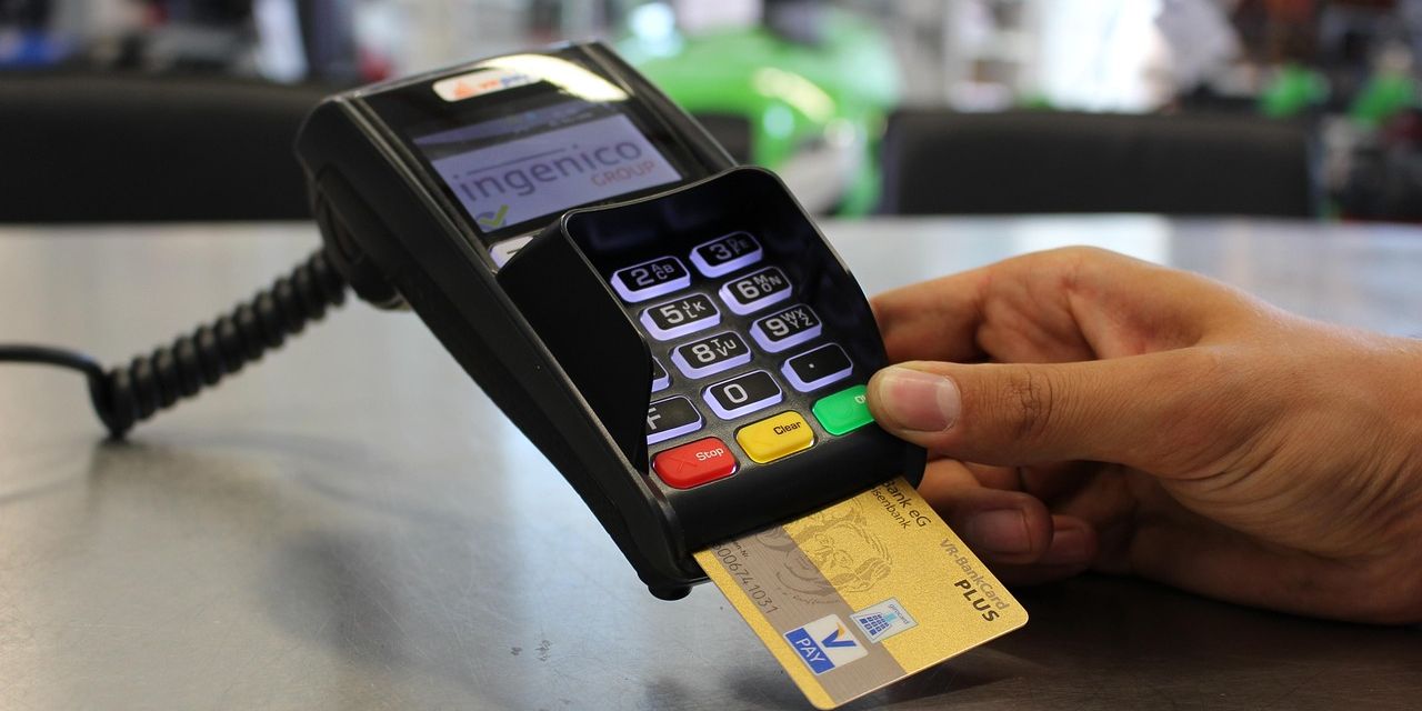 Pago con tarjeta en una terminal